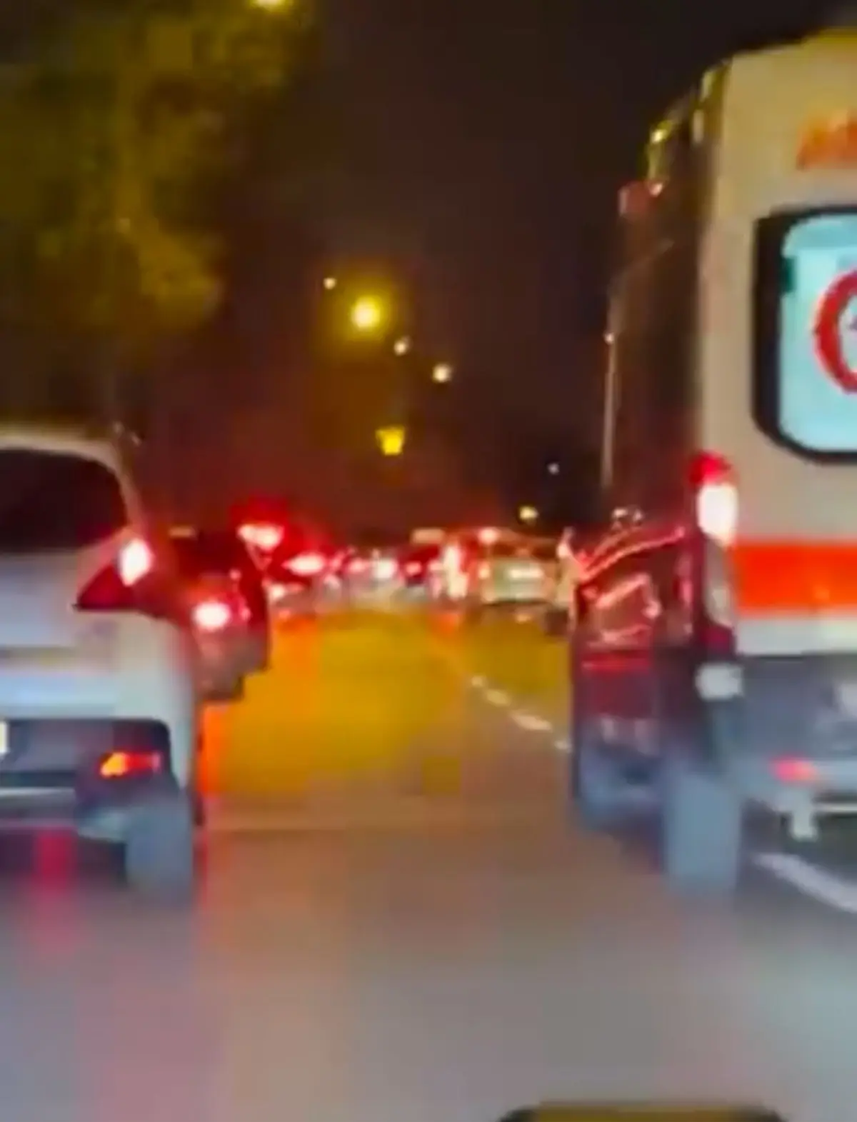 Bursa\'da Sürücülerden Ambulansa Fermuar Sistemi