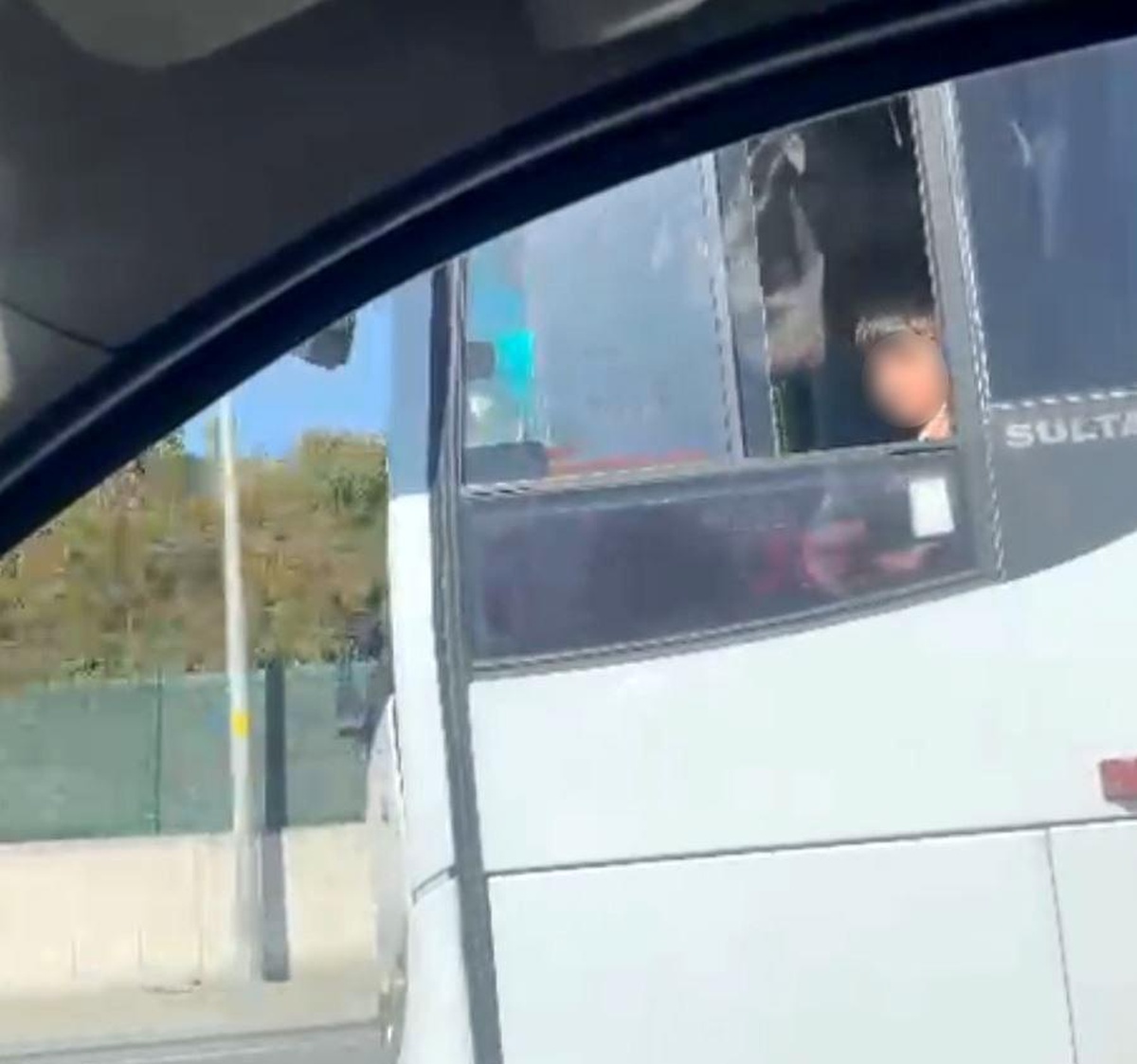 Arnavutköy\'de Çocuk Trafikte Servis Otobüsü Sürdü