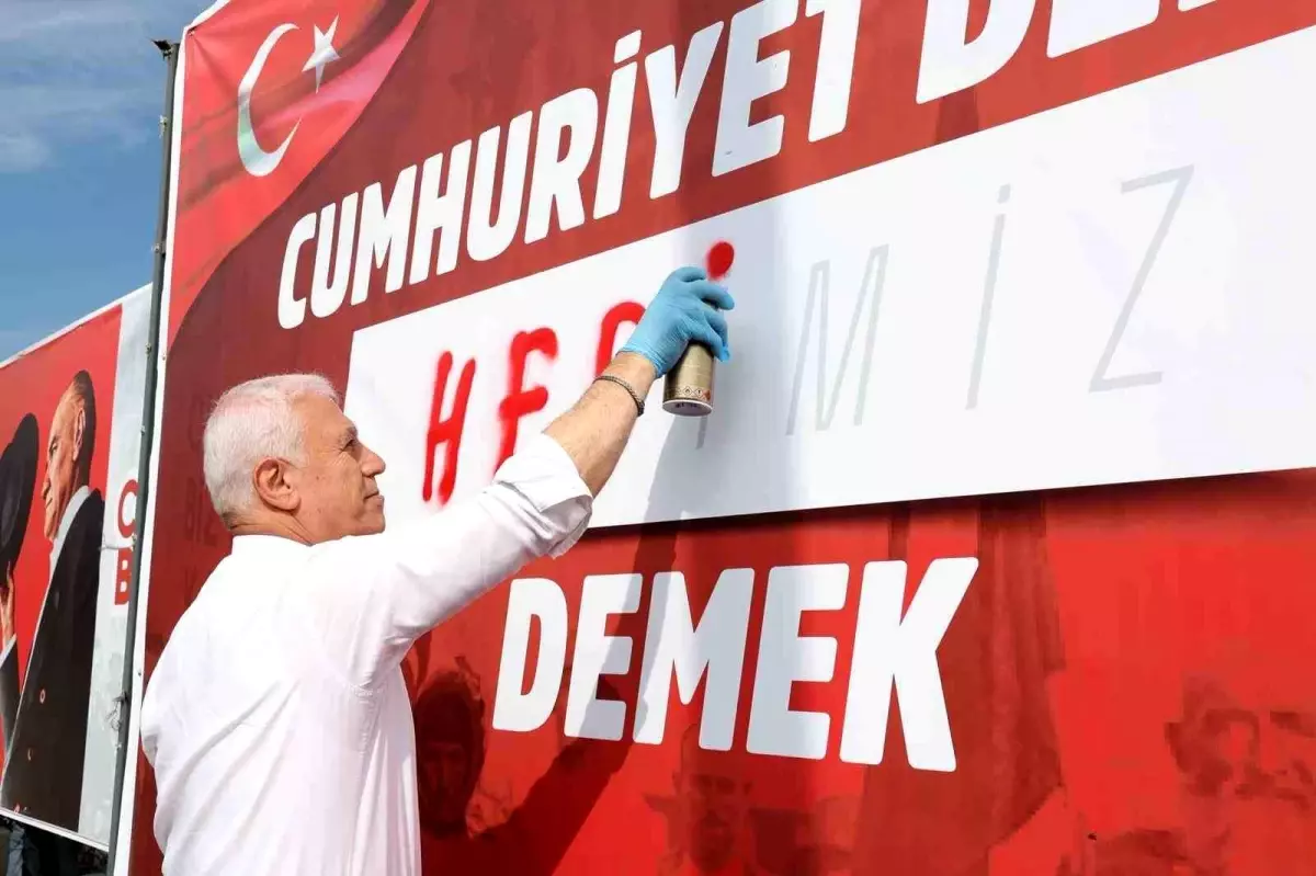 Bursa\'da Cumhuriyet Coşkusu \'Cumhuriyet Demek\' Kampanyasıyla Yaşanıyor