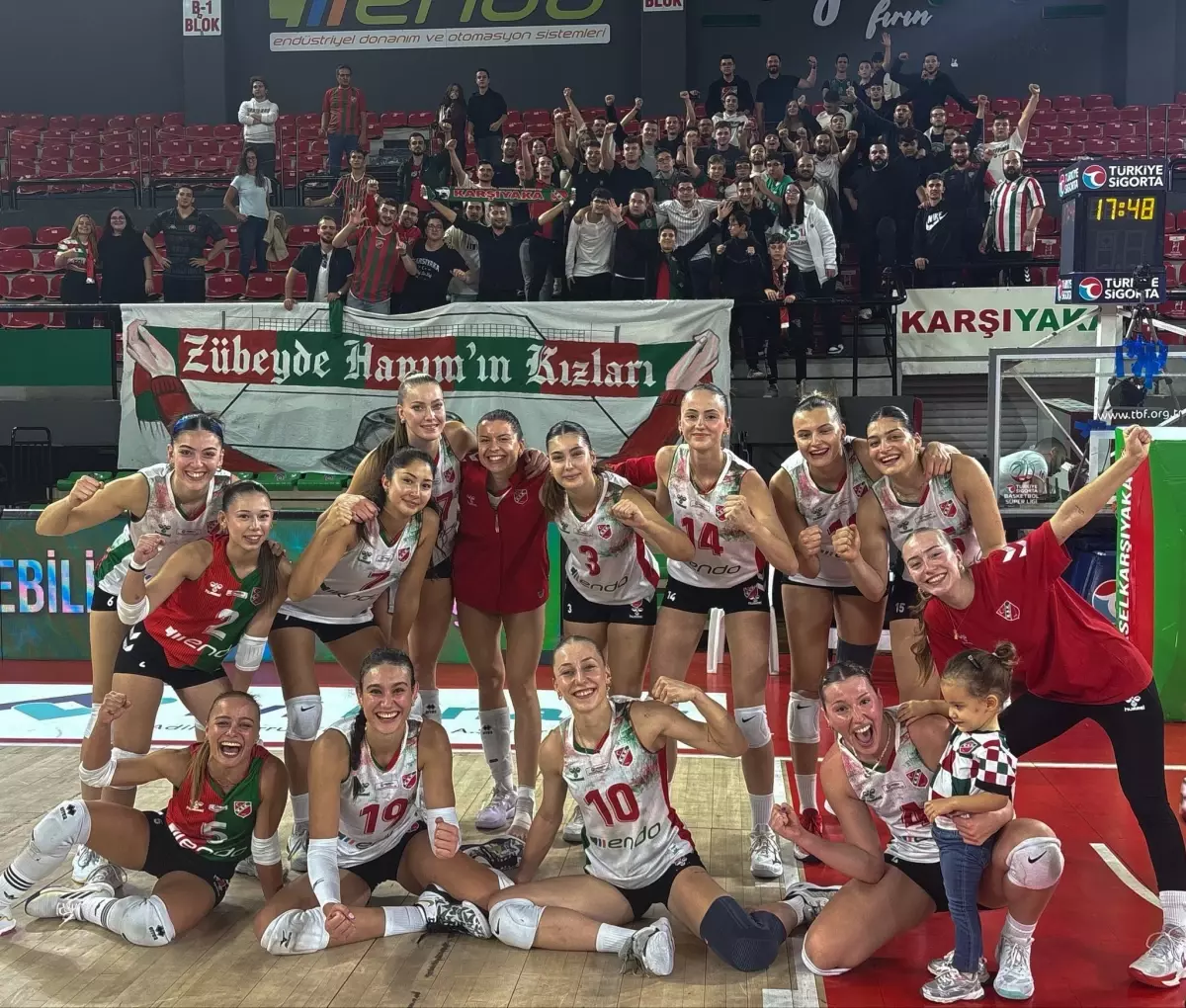 Karşıyaka Voleybolda 4\'te 4 Yaptı