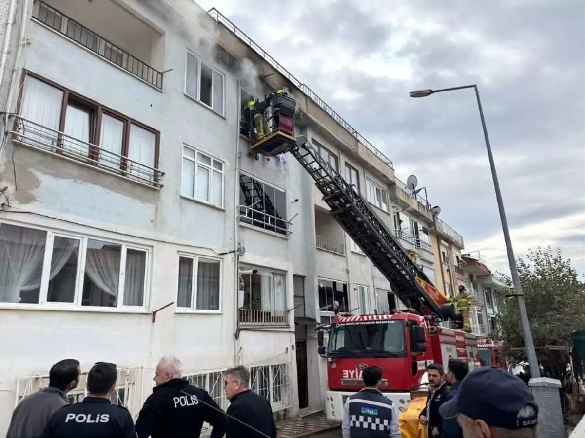 Erdek\'te Apartman Yangını Paniğe Neden Oldu