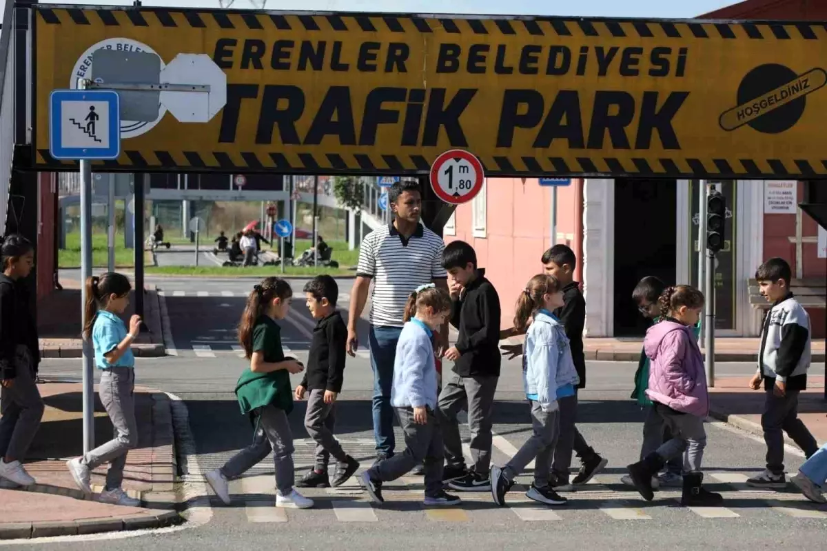 Erenler Belediyesi Trafik Parkı, Çocuklara Eğitici Anlar Sunuyor