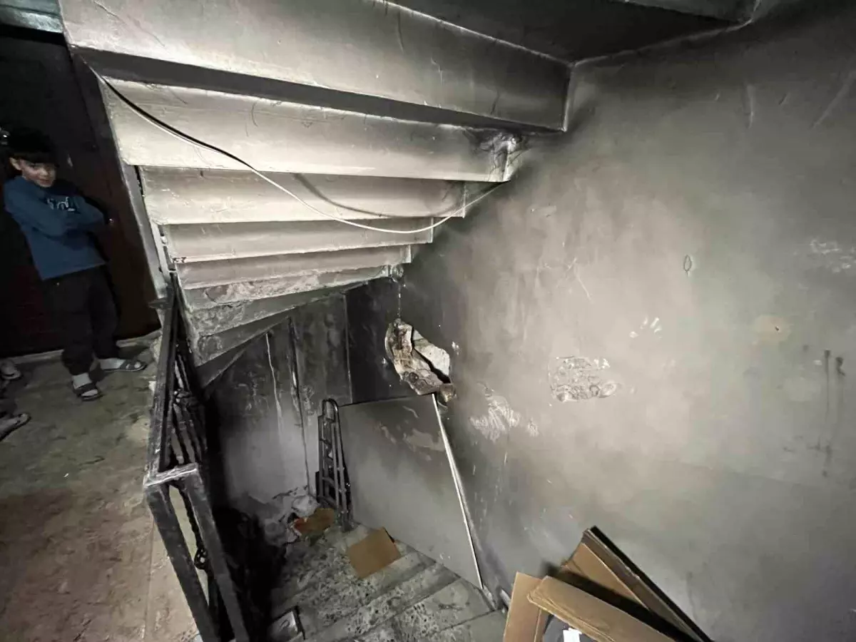 Sultangazi\'de Yangın: 7 Yaralı