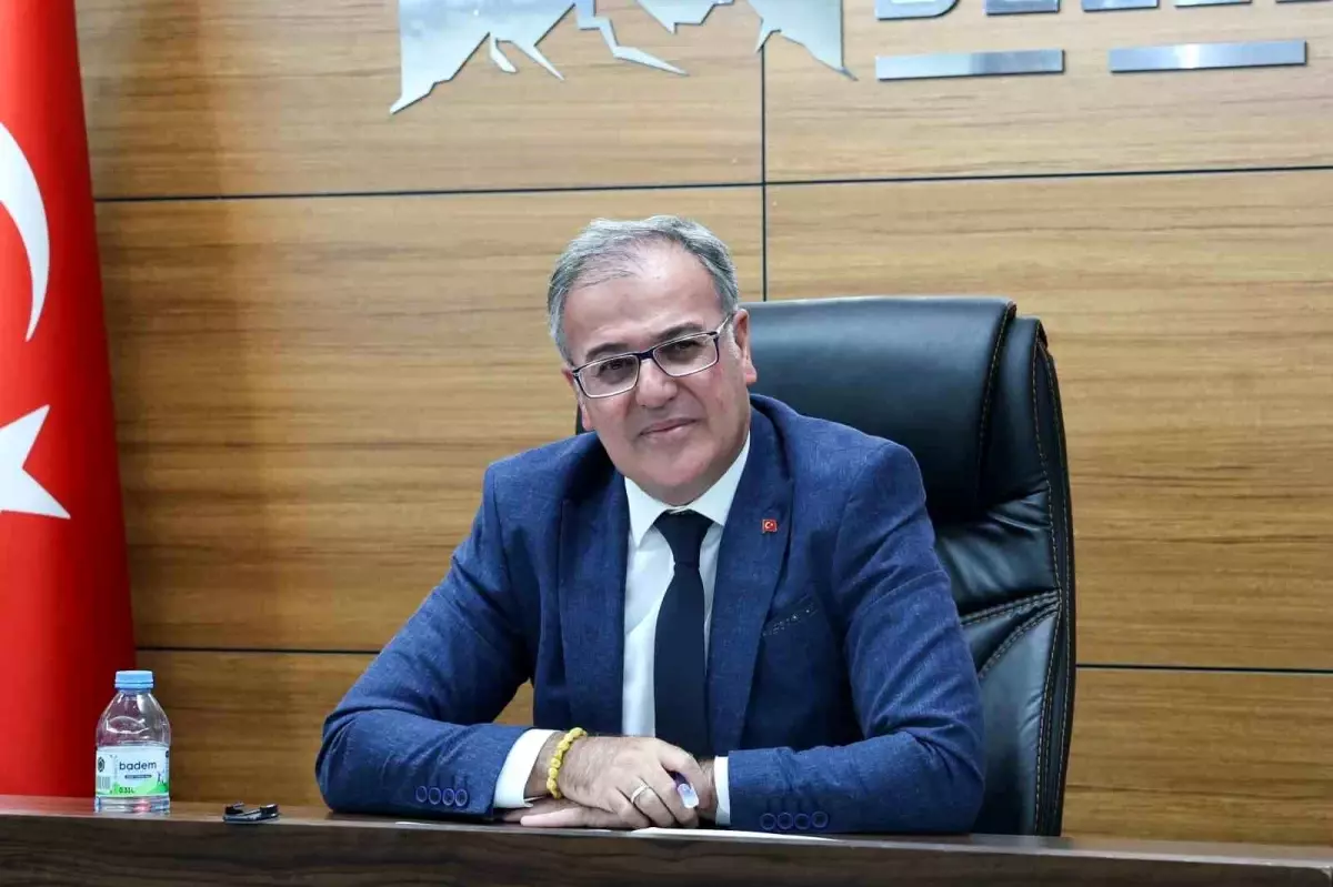 Hacılar Kışa Hazırlanıyor, Cumhuriyet Bayramı İçin Meydan Düzenlemeleri Devam Ediyor