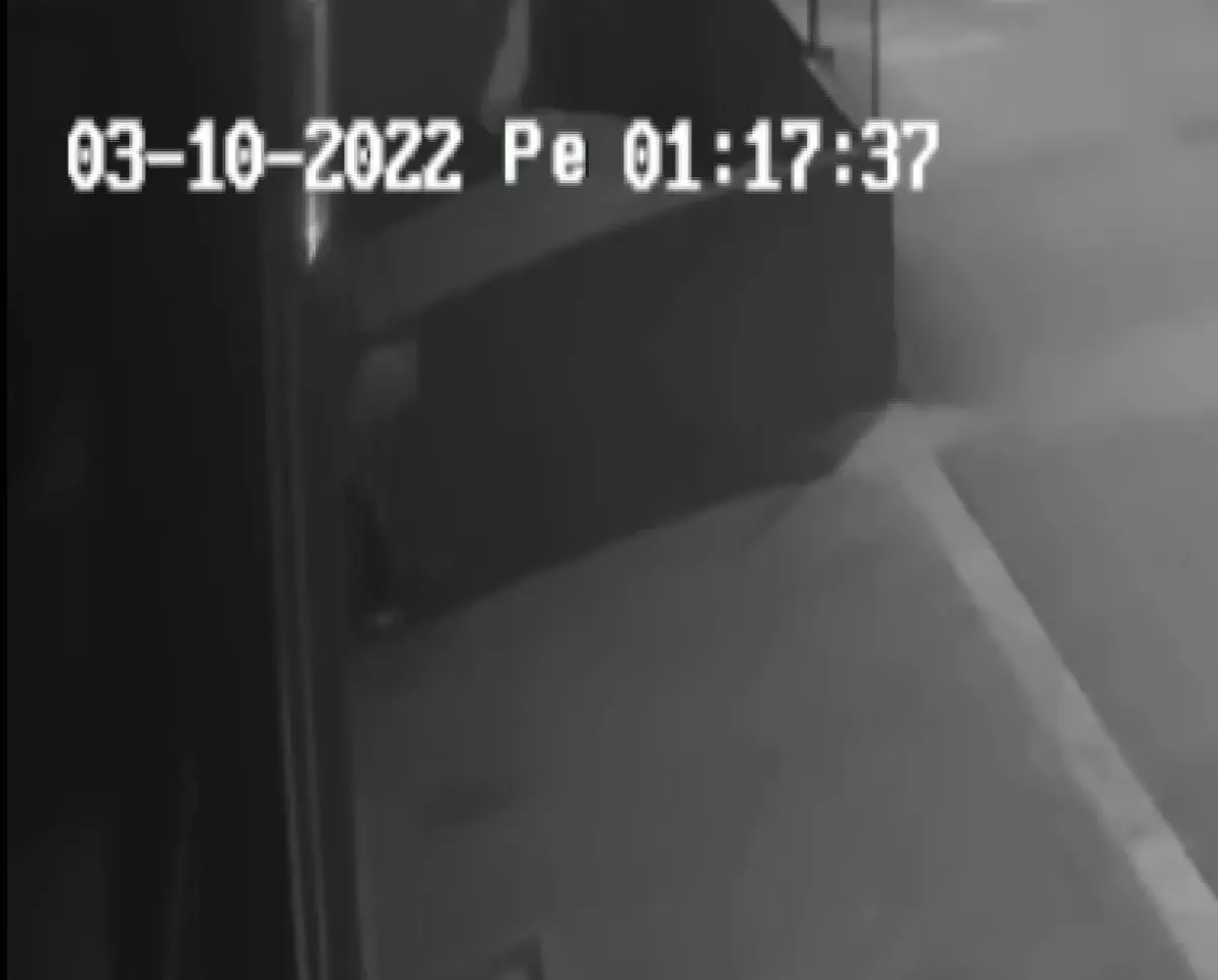 İş yerinden kasa çalan hırsızı, iç çamaşırındaki dışkı kalıntıları yakalattı