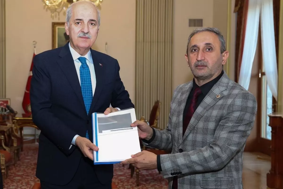 HÜDA PAR\'lı Demir, DEDAŞ\'a karşı toplanan imzaları Kurtulmuş\'a teslim etti