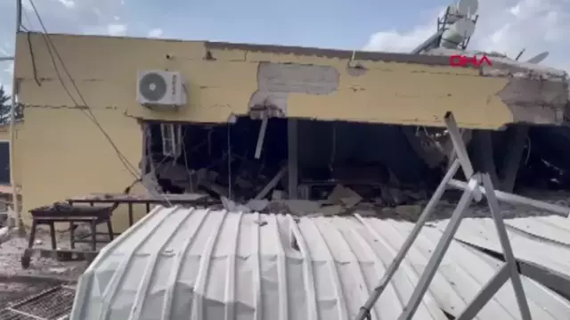 İzmir'de korkutan patlama! 2 katlı ev yıkıldı, ekipler olay yerinde İzmir'de korkutan patlama! 2 katlı ev yıkıldı, ekipler olay yerinde