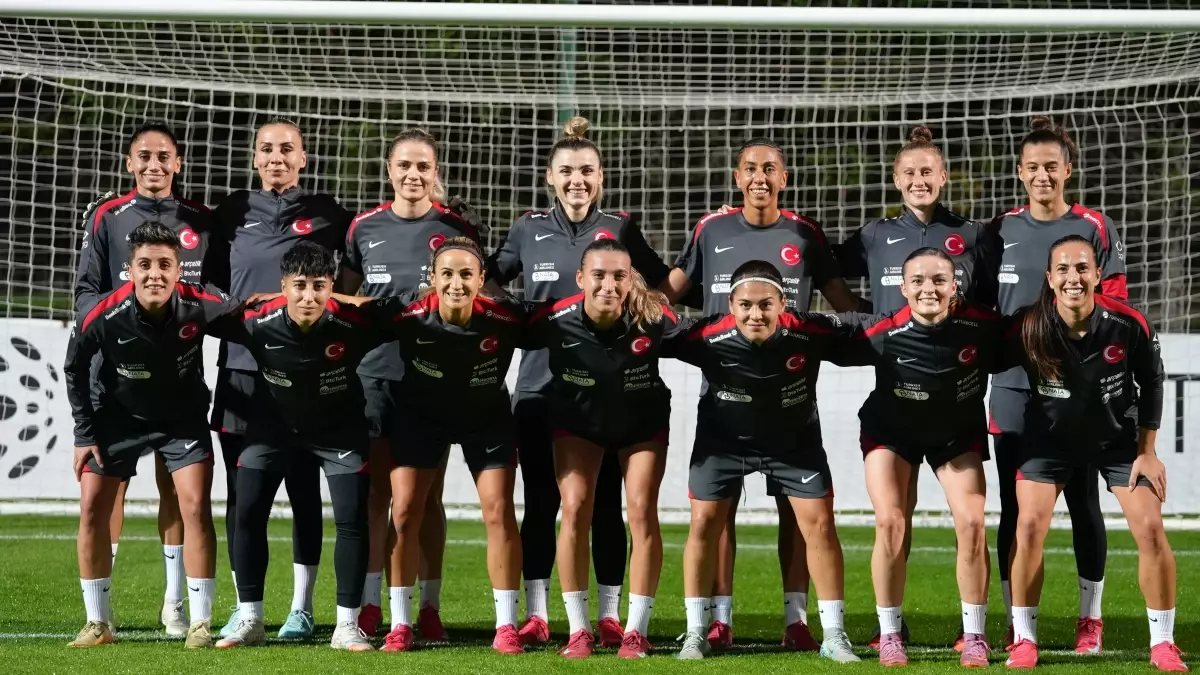 Kadın A Milli Takımı İzmir\'de Sahaya Çıkıyor
