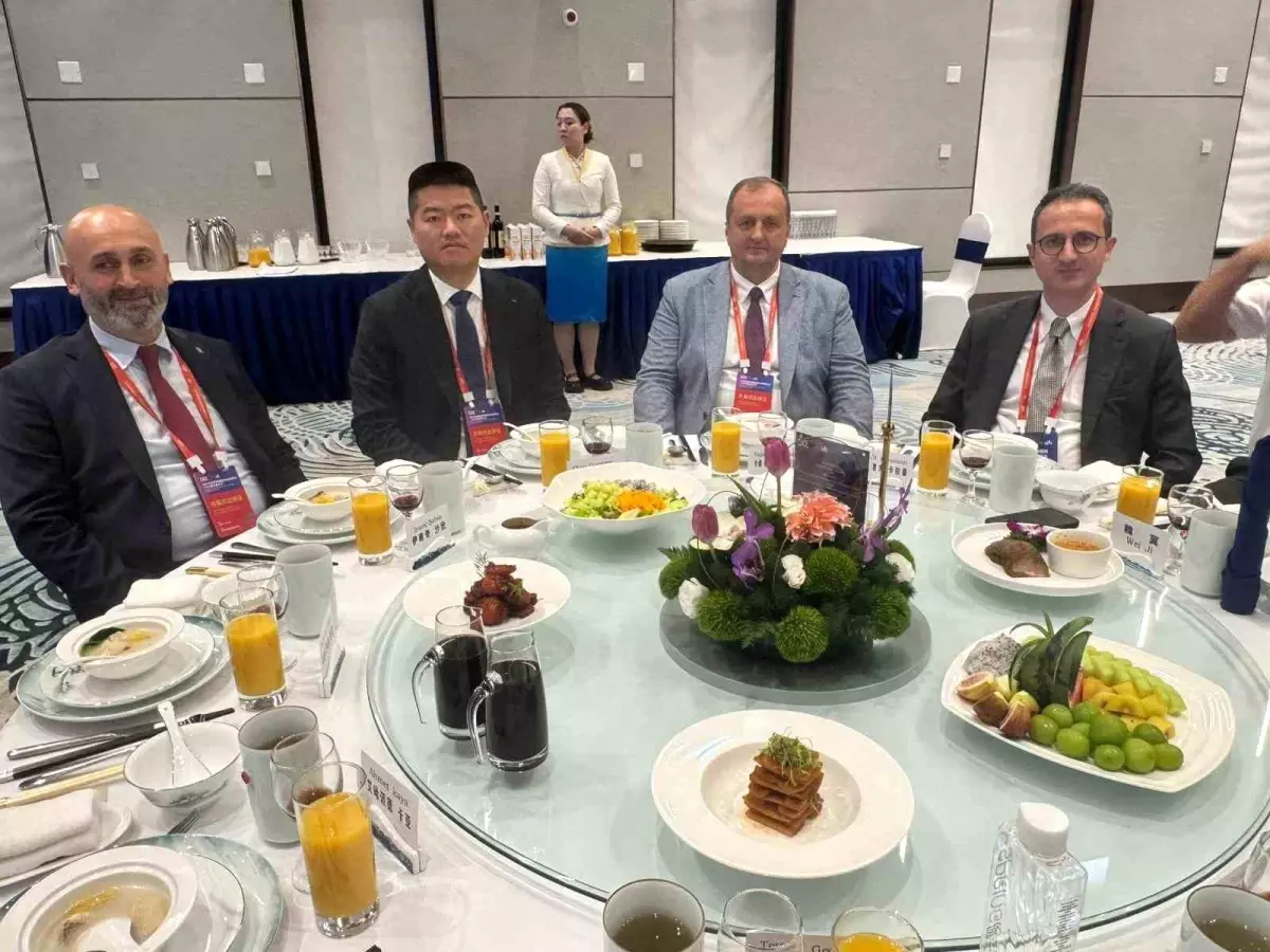 İznik Belediyesi, Jingdezhen\'de Uluslararası Seramik Fuarı\'na Katıldı