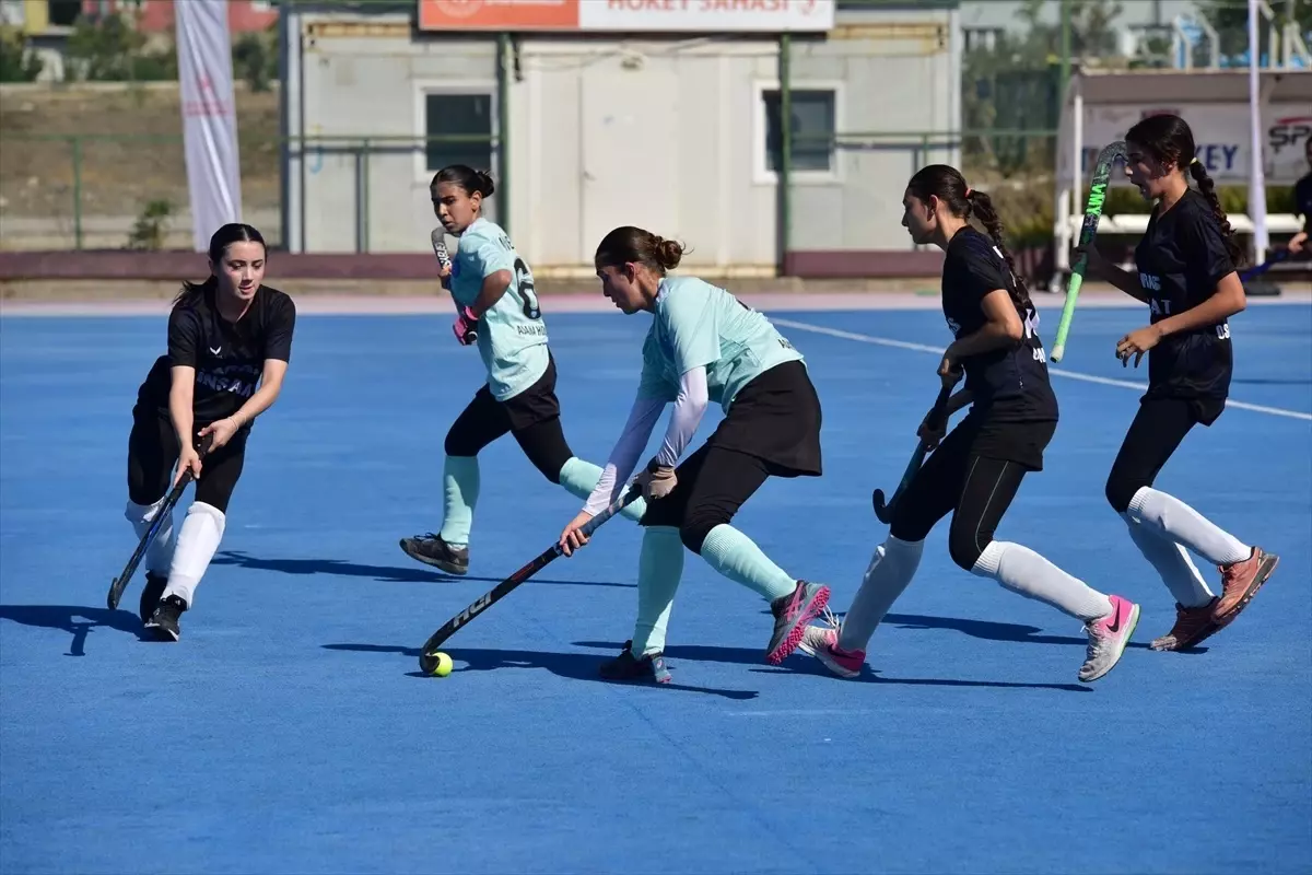 Kadınlar Hokey Süper Ligi Osmaniye\'de Başladı