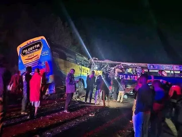 Katliam gibi trafik kazası! En az 63 kişi hayatını kaybetti, onlarca yaralı var Katliam gibi trafik kazası! En az 63 kişi hayatını kaybetti, onlarca yaralı var