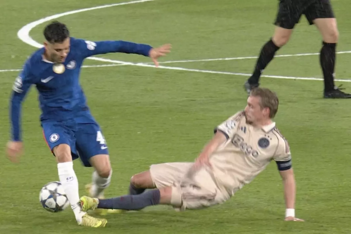 Kırmızı kart gördü! Ajax\'ın yıldızı Galatasaray maçında forma giyemeyecek