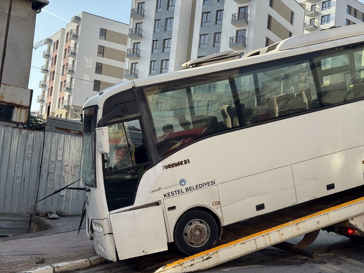 İzmit\'te Midibüs Kazası: 7 Yaralı
