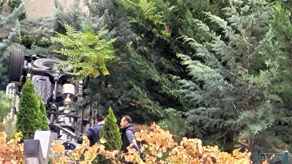 Ankara\'da Araç Kontrolden Çıktı