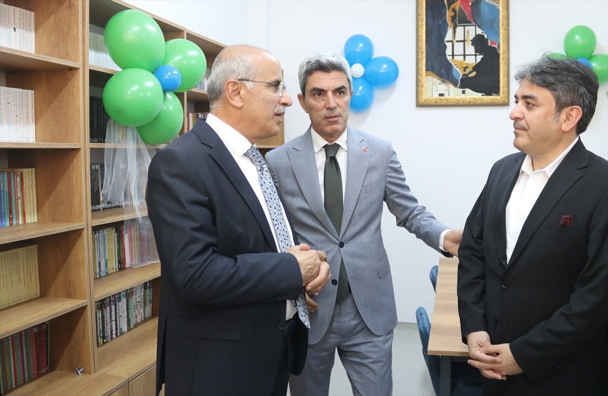 Malatya\'da depremzede öğrenciler için oluşturulan kütüphane açıldı
