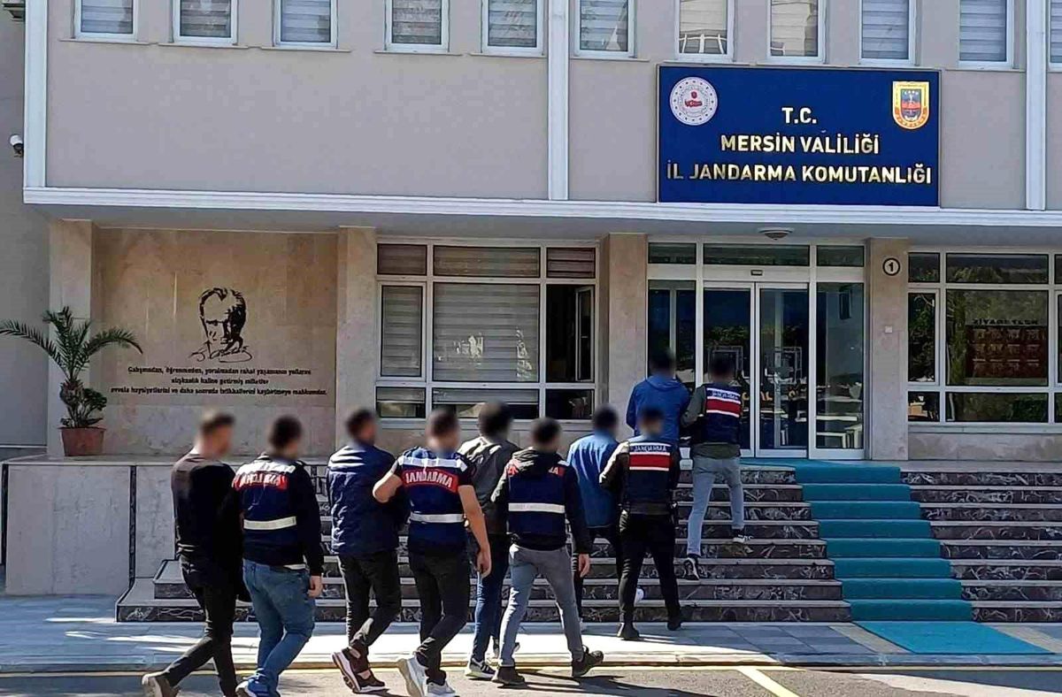Mersin\'de Uyuşturucu Operasyonu: 5 Kişi Yakalandı