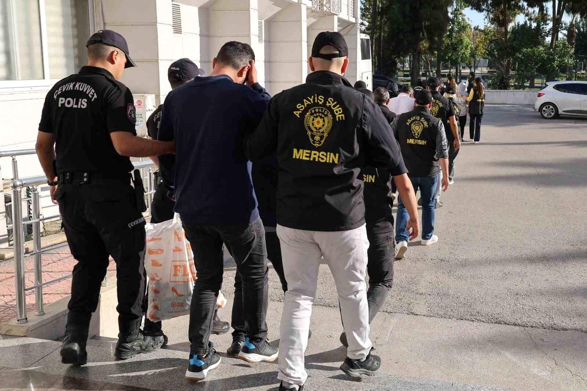 Mersin\'de Fuhuş Operasyonu: 10 Gözaltı