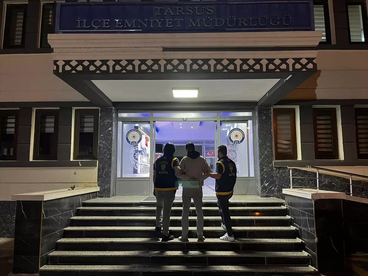 Tarsus\'ta Park Halindeki Araçlar Yakıldı