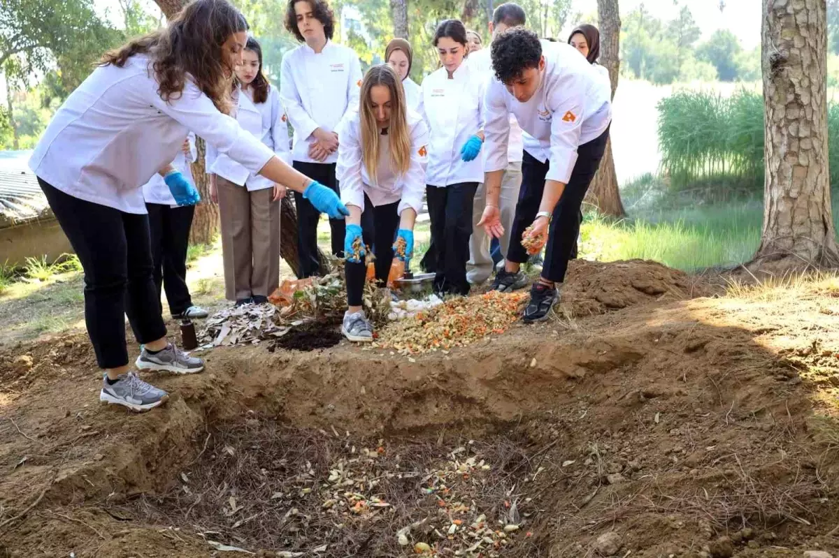 İEÜ Öğrencileri Sürdürülebilir Kompost Üretiyor