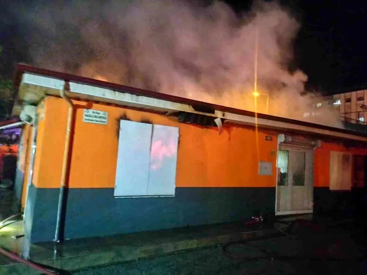 Nazilli\'de Okul Kantininde Yangın Çıktı, Facia Önlenmiş Olabilir