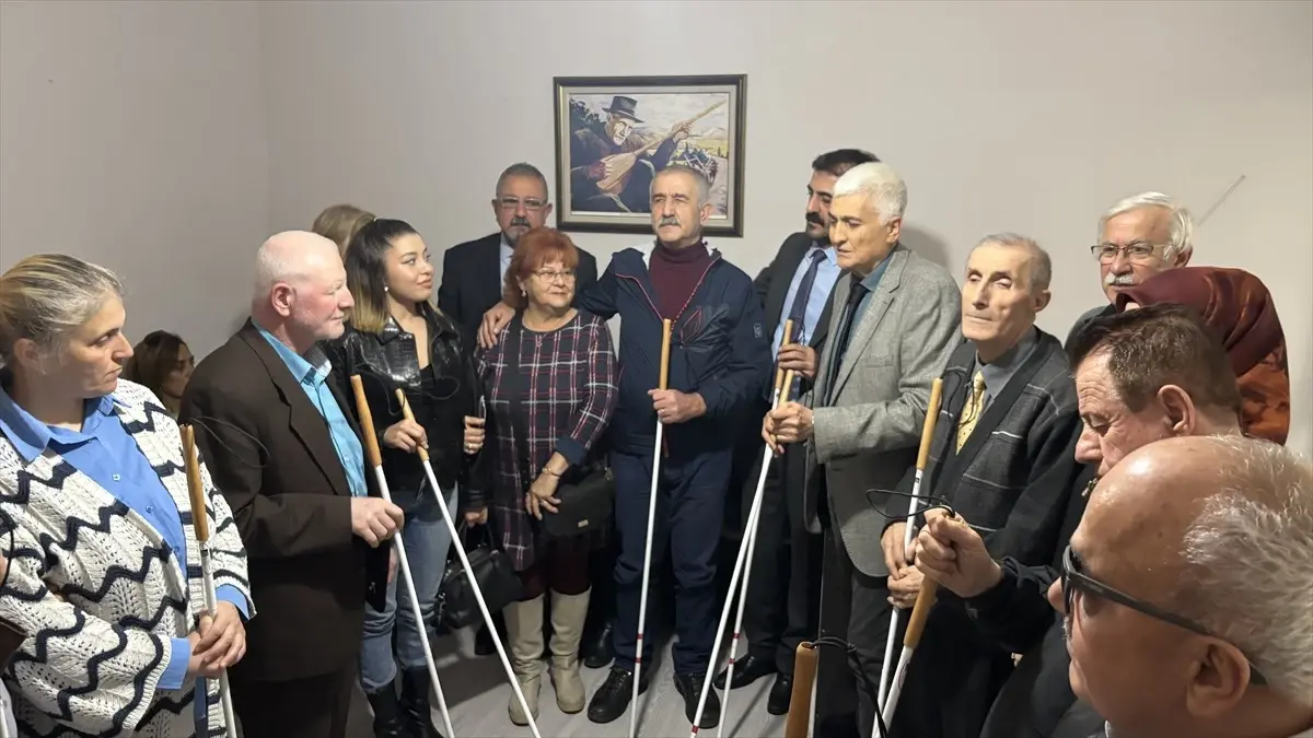 Görme Engelli 15 Kişiye Beyaz Baston Dağıtıldı