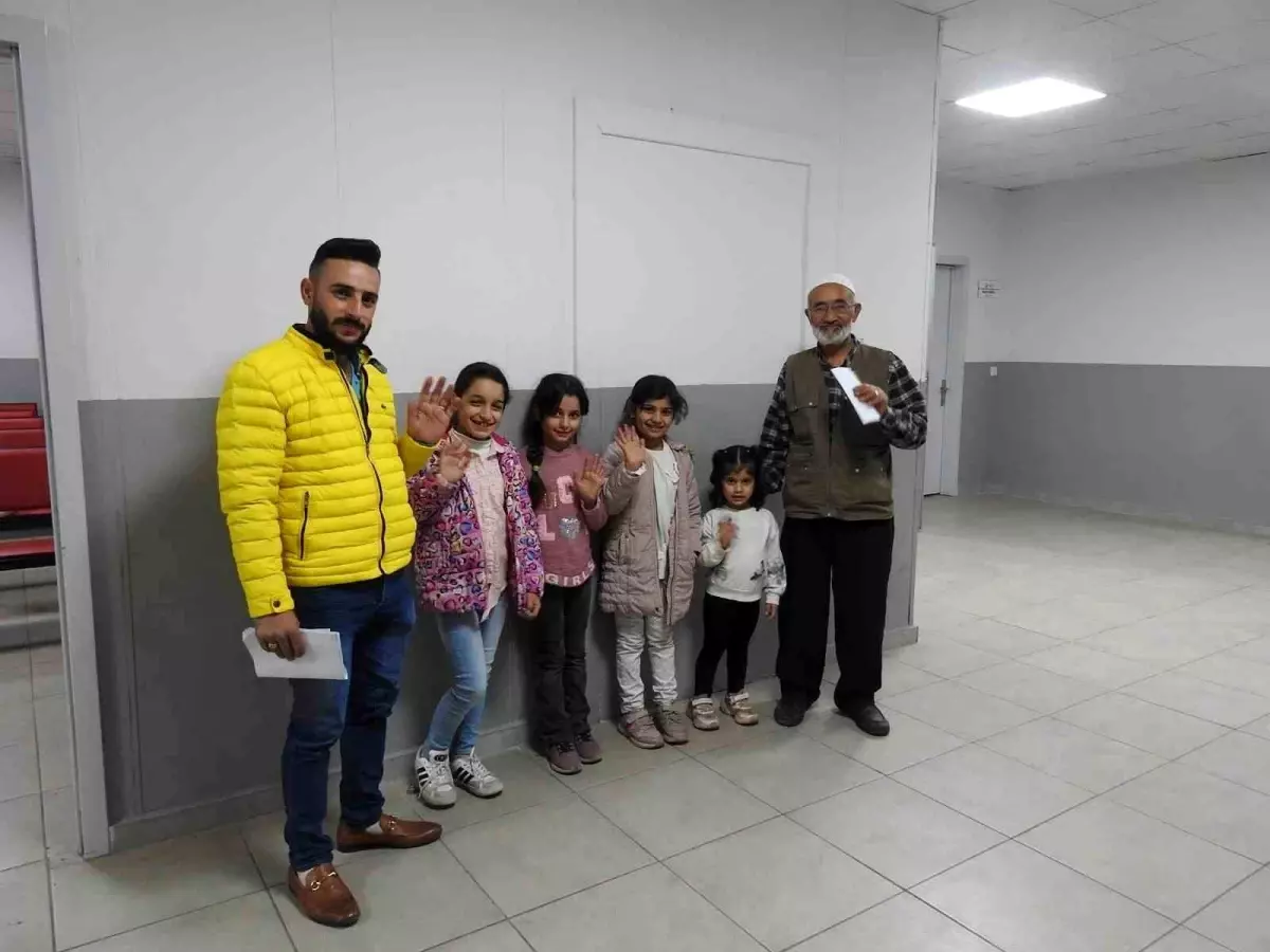 Suriyeliler Esad sonrası memleketlerine dönüyor