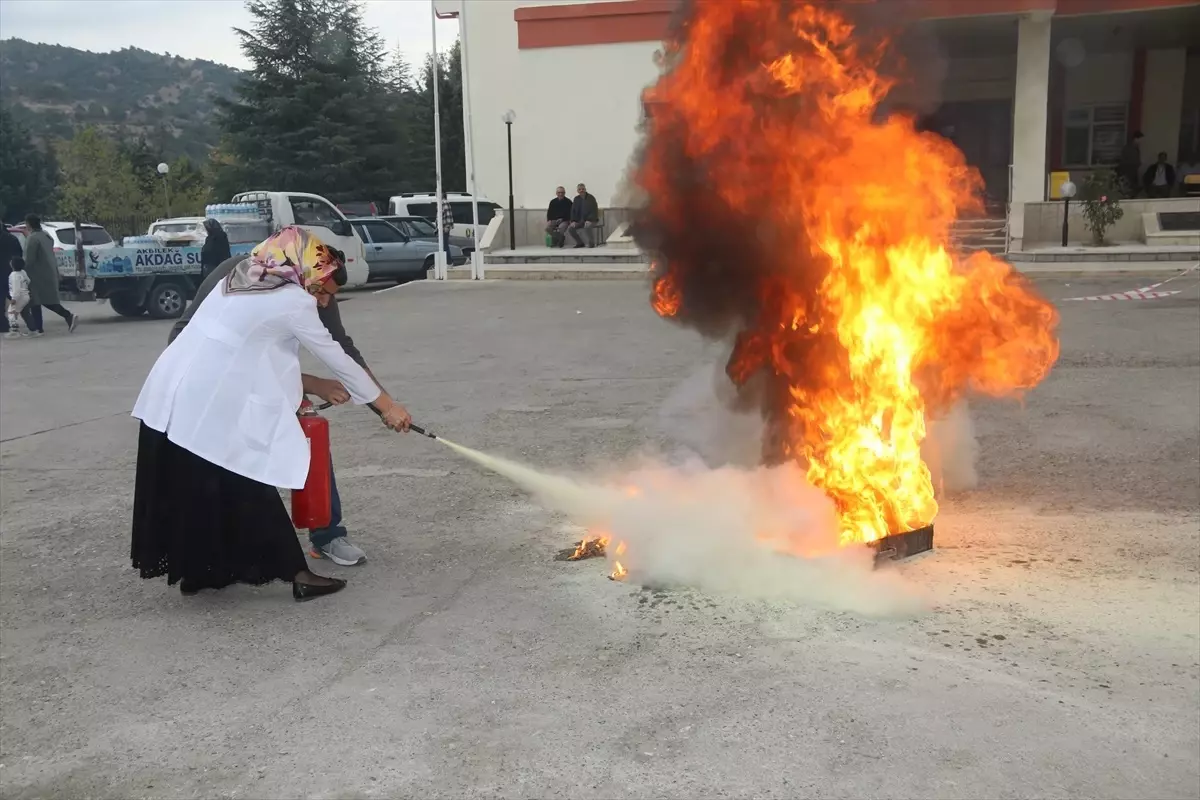 Taşova Hastanesi\'nde Deprem ve Yangın Tatbikatı