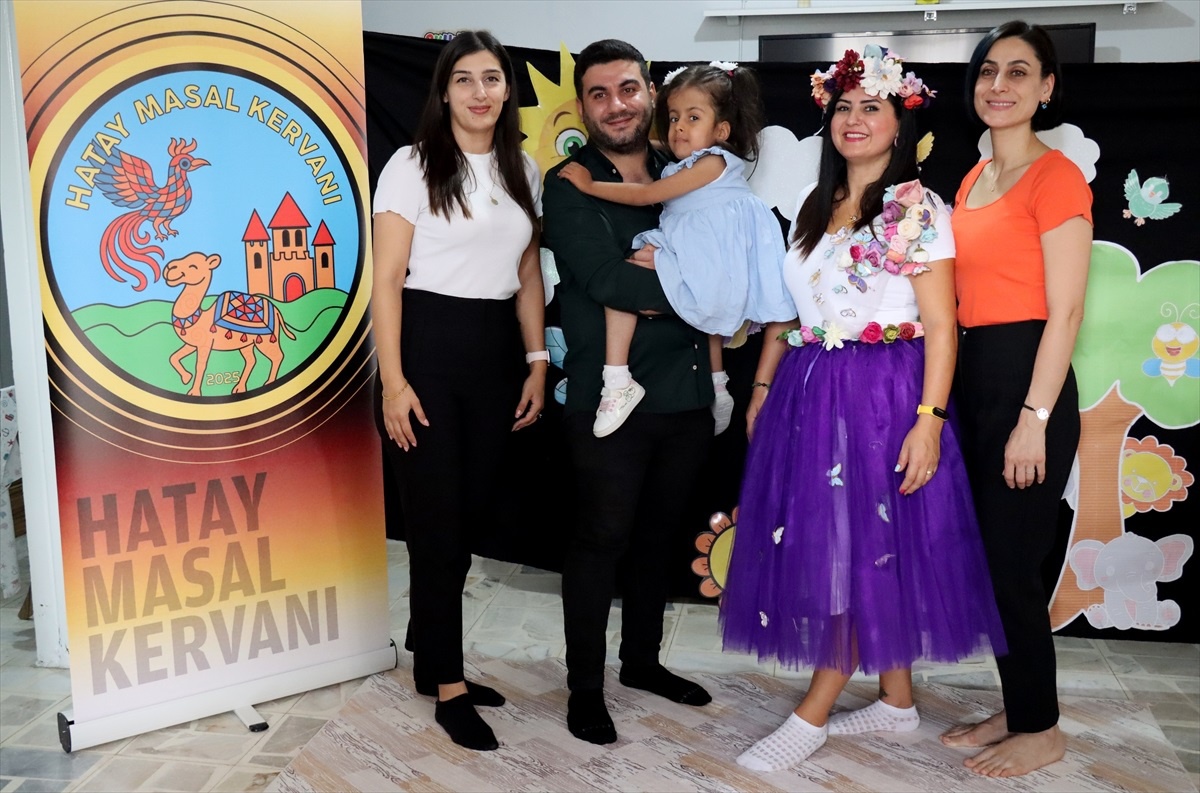 Evde Eğitim Gören Çocuklara Tiyatro Sevinci
