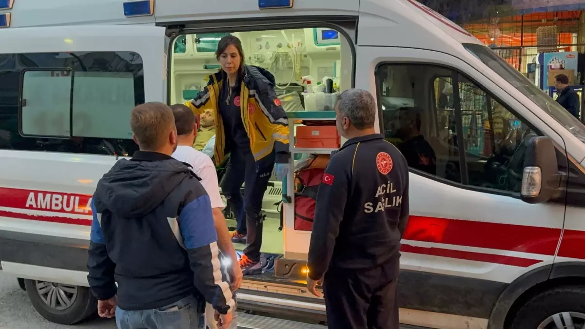 Dayı ve yeğen birbirini bıçakladı