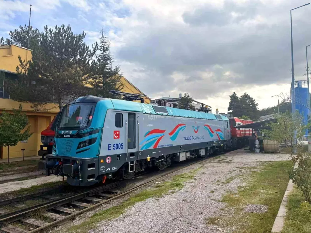 Yerli Lokomotif Tavşanlı\'ya Ulaştı