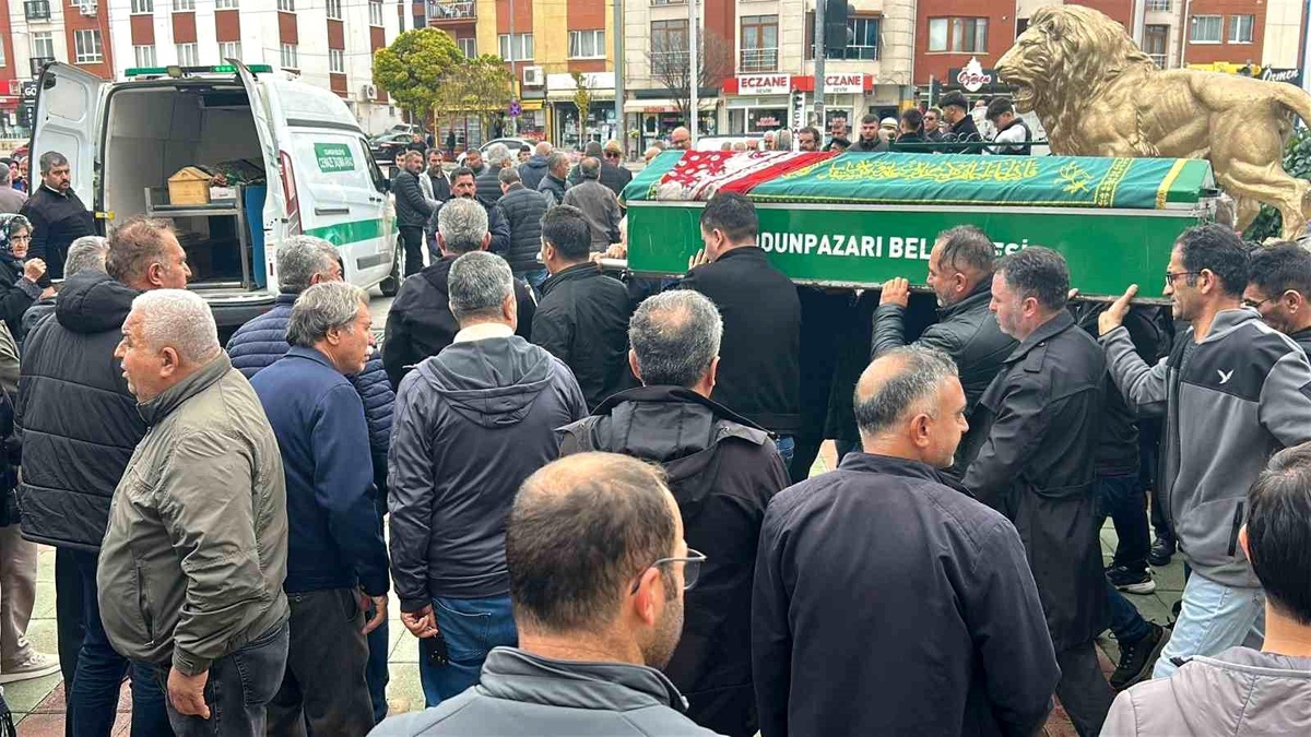 Eskişehir\'de Trafik Kazası: 13 Yaşındaki Öykü Şahin Hayatını Kaybetti