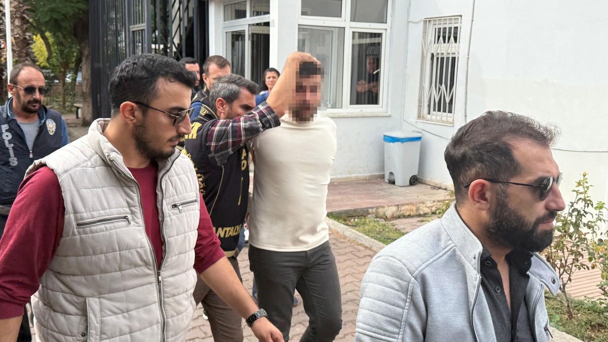 Antalya\'da Gayrimenkul Ofisinde Silahlı Kavga