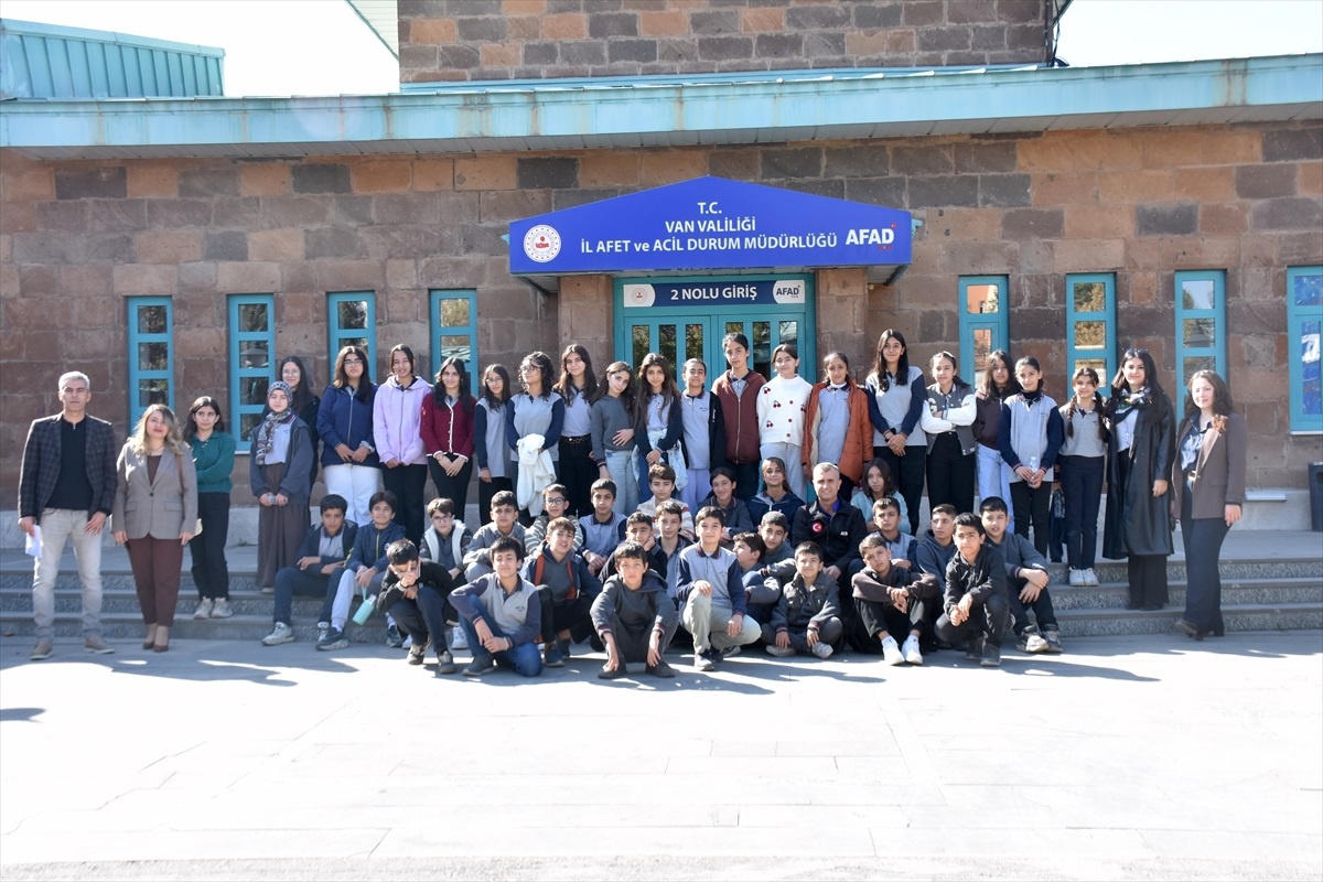 Van\'da Öğrencilere Afet Bilinci Eğitimi
