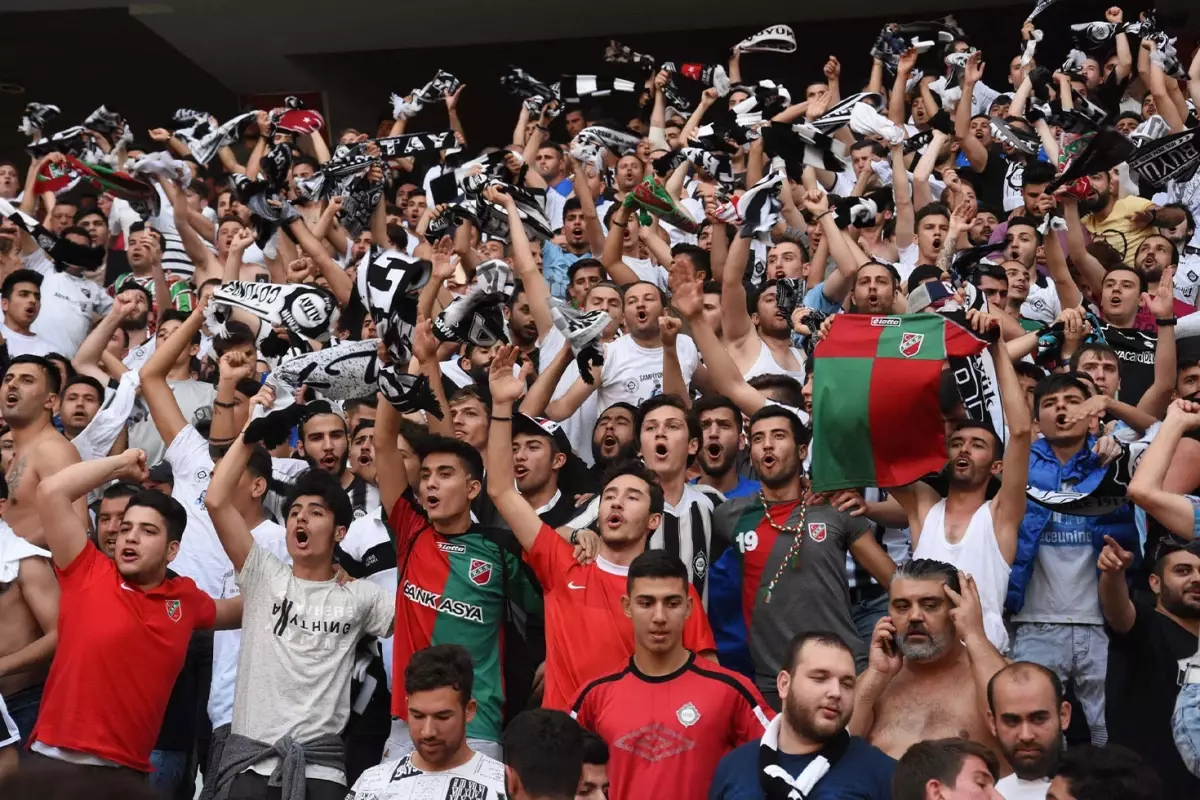 Altay, Karşıyaka\'ya Derbi Jestinde Bulunuyor