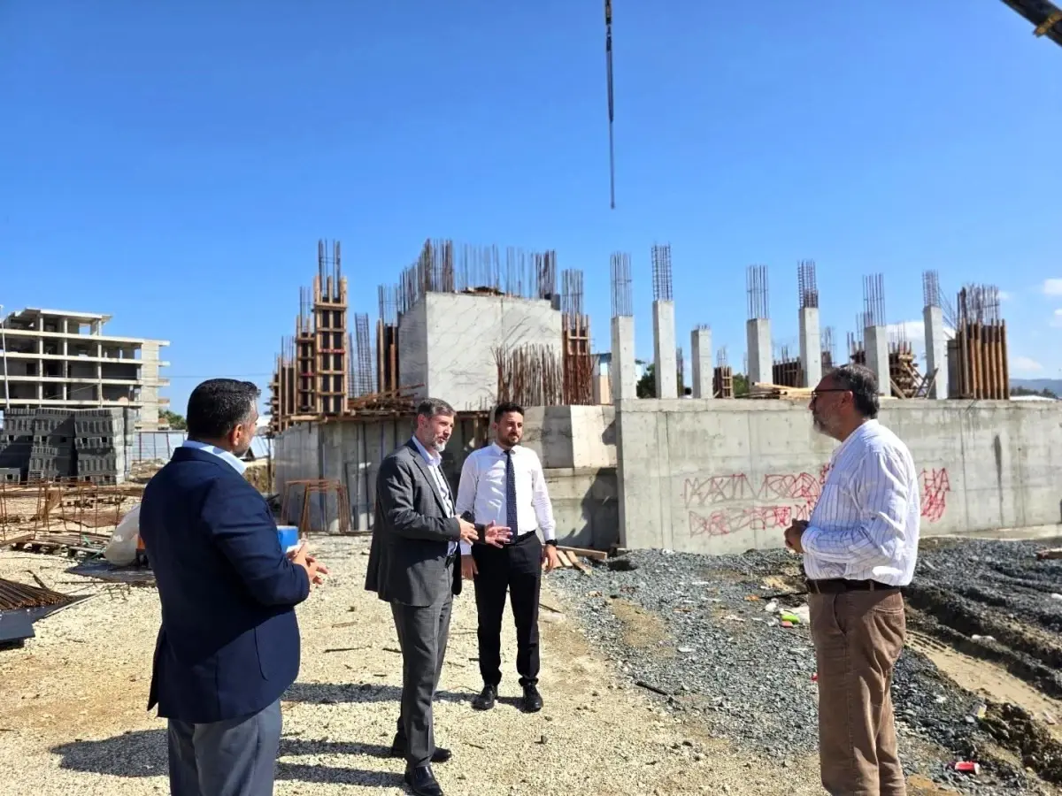 Antakya\'da Camii İnşaatı Hızla Sürüyor