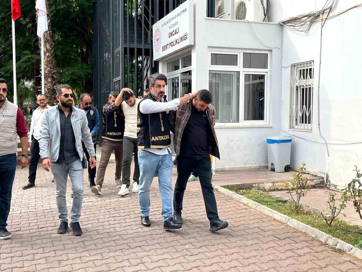 Antalya\'da Silahlı Kavga: İki Ölü, İki Yaralı