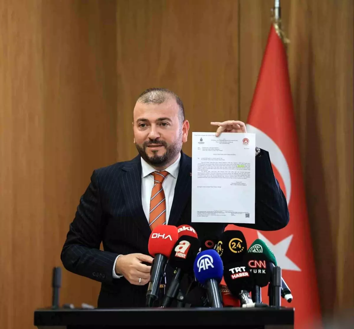 Arnavutköy Belediye Başkanı Candaroğlu\'ndan Özgür Özel\'in iddialarına yanıt