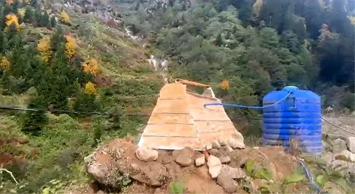 Ayder Yaylası\'nda hayrete düşüren görüntü! Uzaktan gören mezar sanıyor, yanına giden şok oluyor