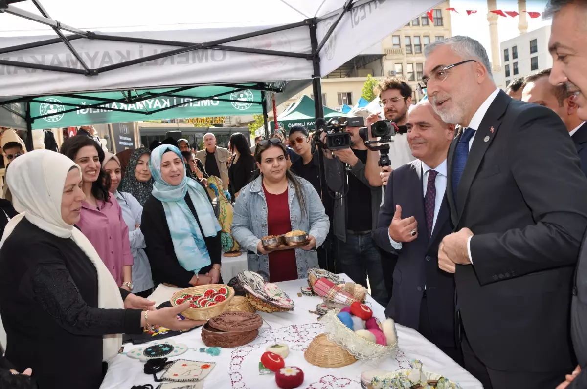 Bakan Işıkhan: \'AK Parti, 23 yılda her il ve ilçeye sayısız eser kazandırdı\'