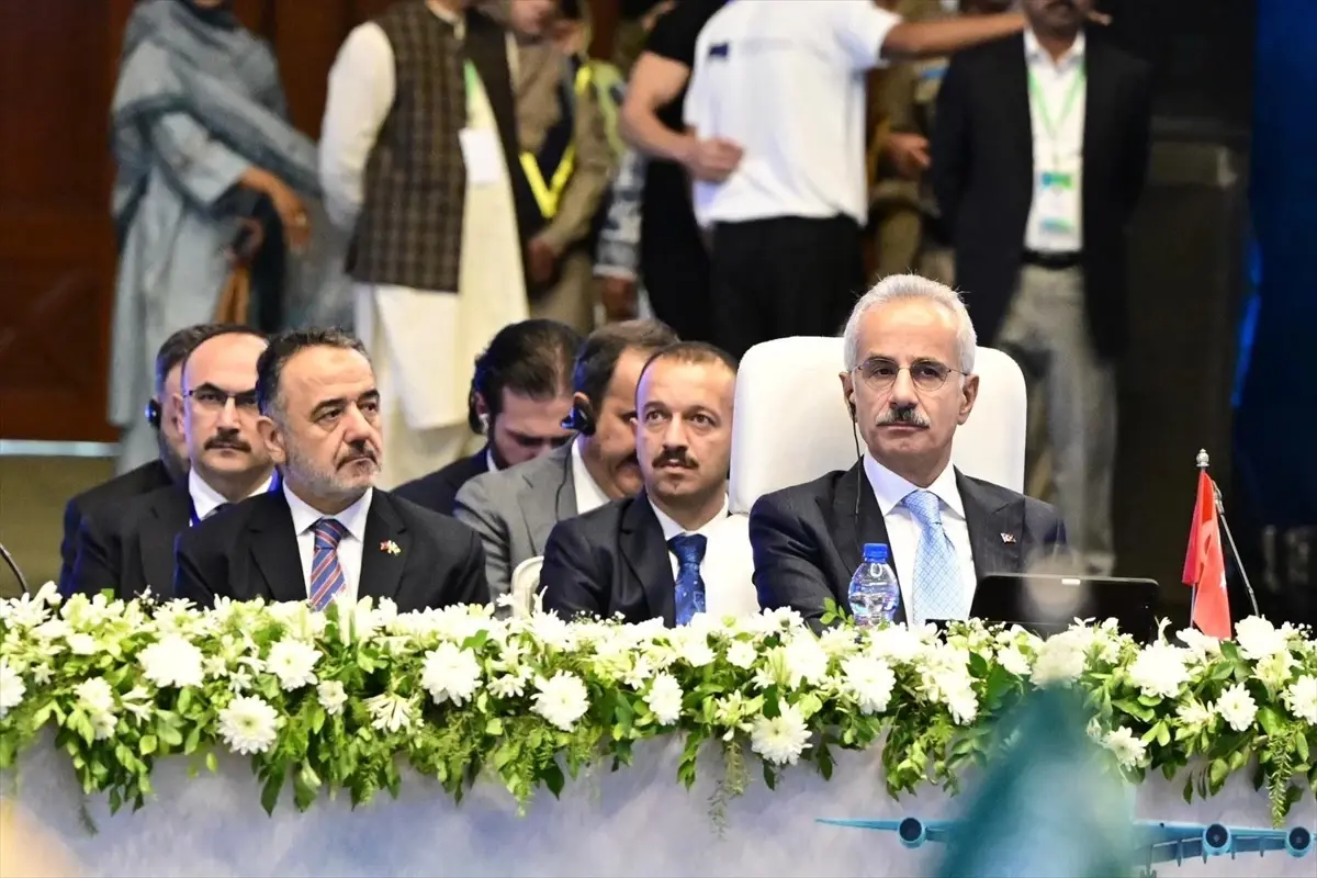 Uraloğlu: Türkiye Ulaştırma Ağına Merkez Oluyor