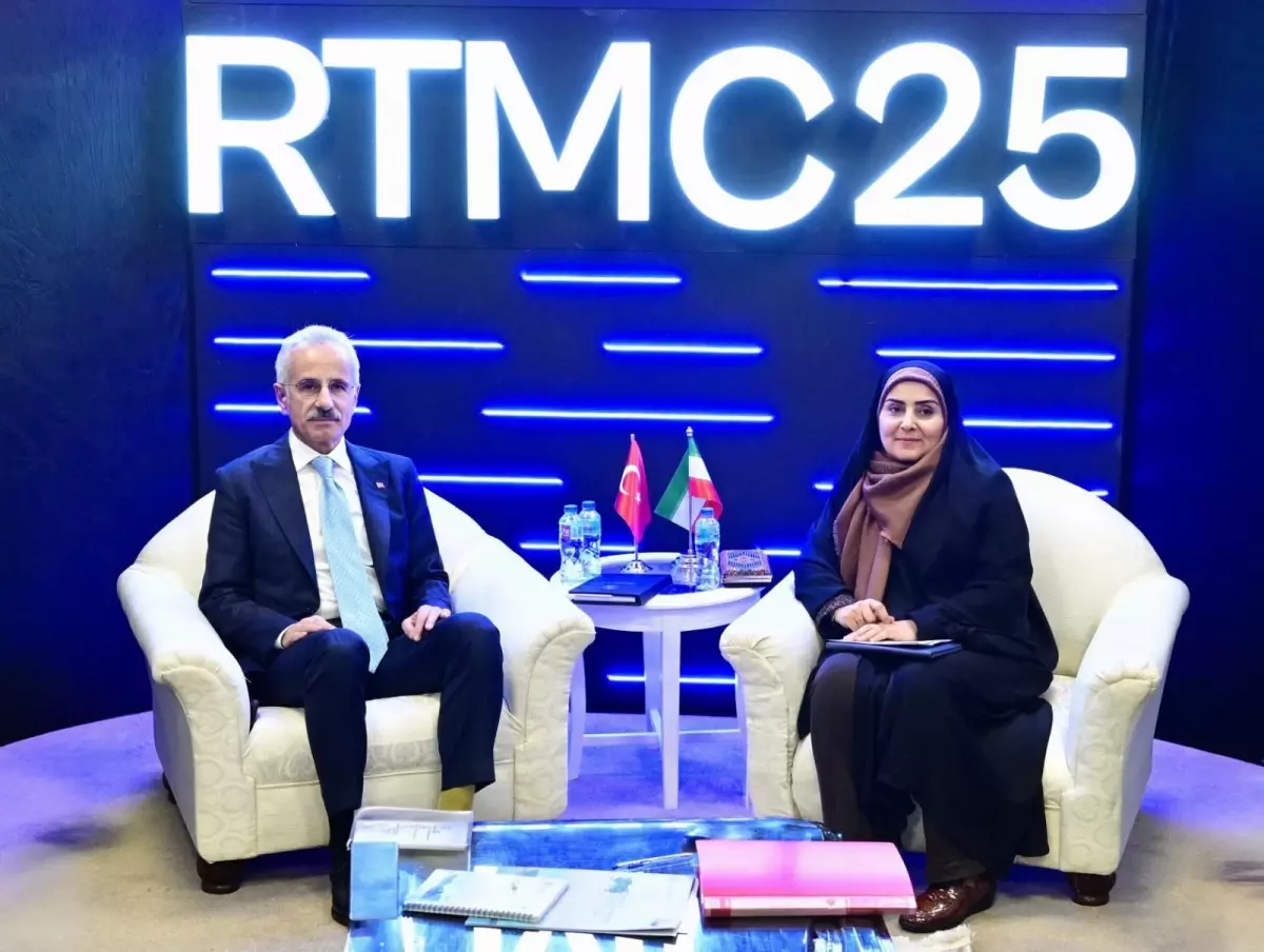 Uraloğlu ve İran Bakanı Görüştü