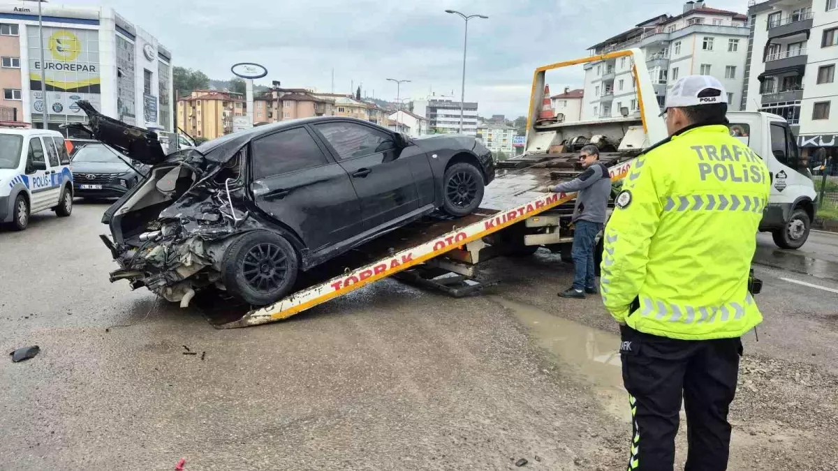 Bartın\'da Feci Kaza: Hemşirelik Öğrencisi Hayatını Kaybetti