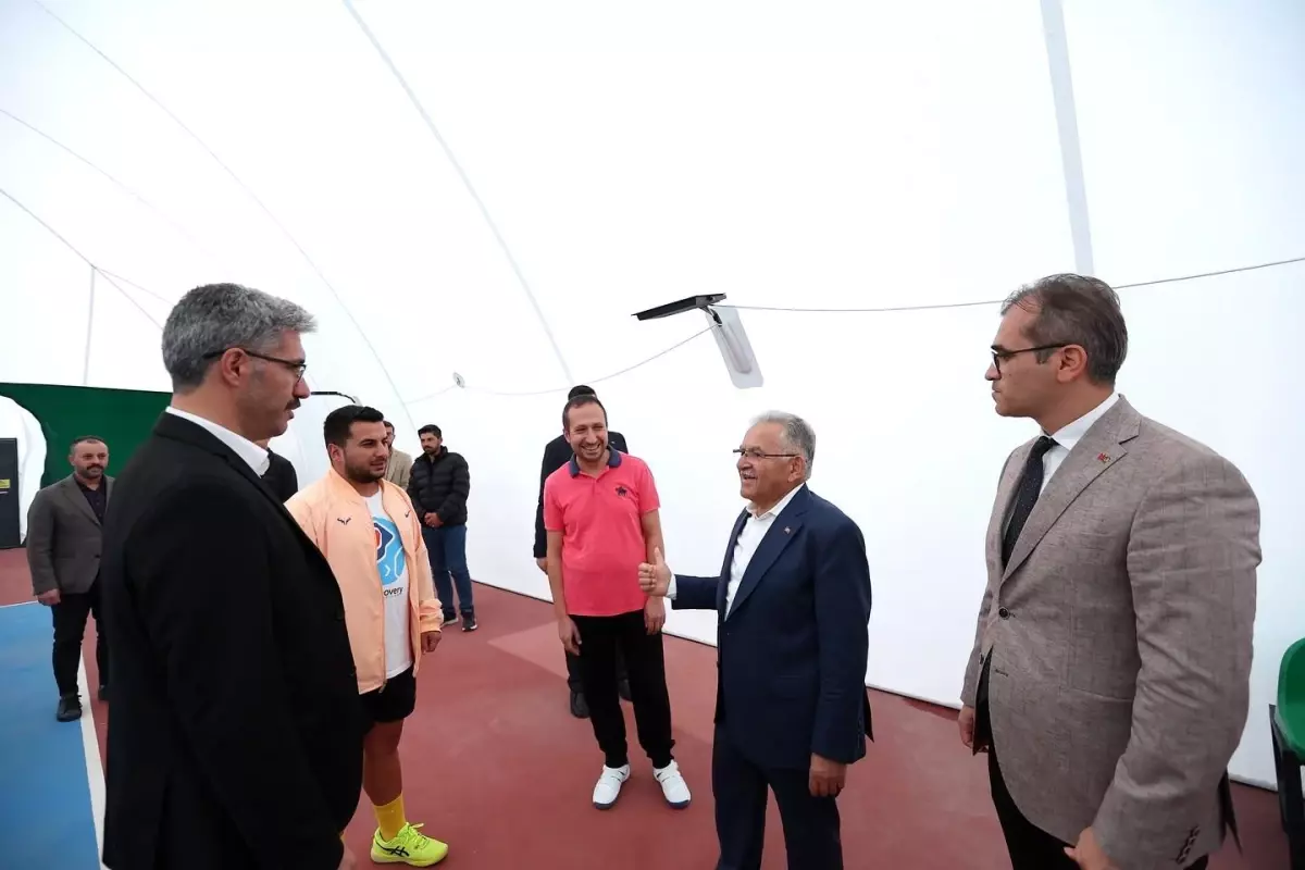 Kayseri\'de Modern Tenis Kortları Açıldı