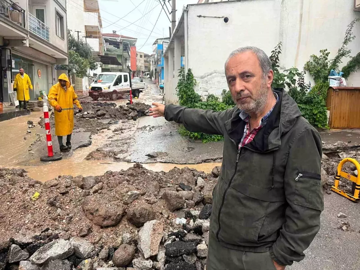 İzmir\'de Şiddetli Yağışlar Su Taşkınlarına Neden Oldu