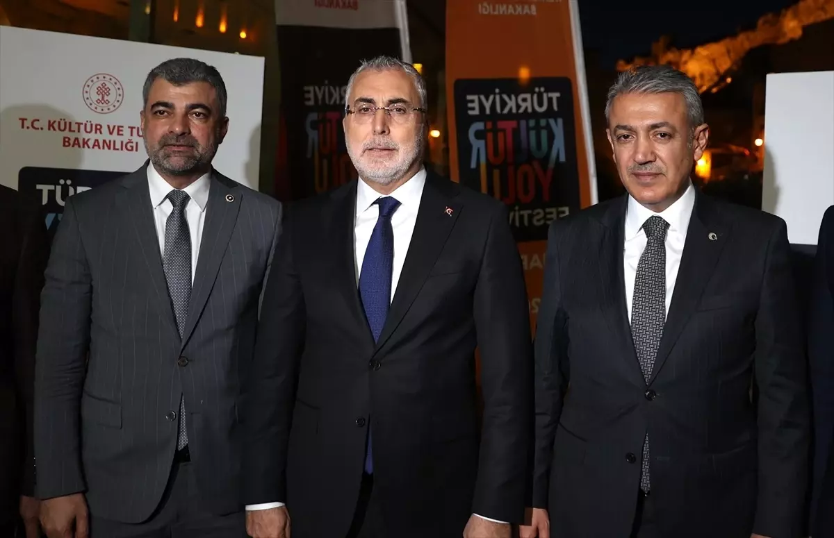 Bakan Işıkhan, Mardin Kültür Yolu Festivalini Ziyaret Etti