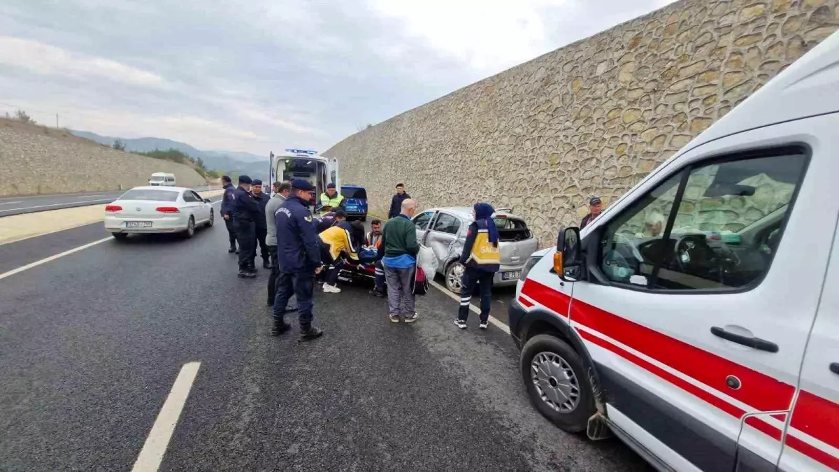 İstanbul\'dan Giden Aile Kazada Yaralandı