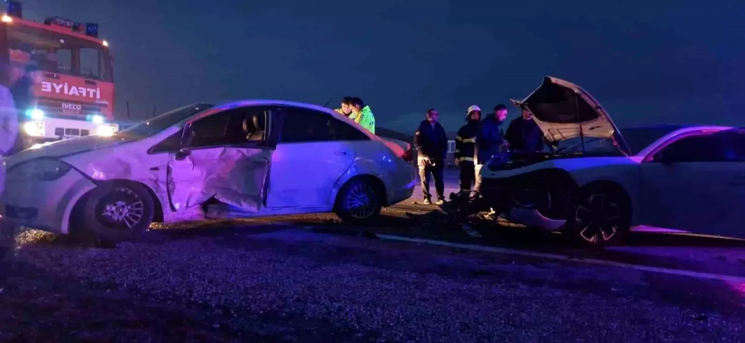 Çorum\'da Trafik Kazası: 3 Yaralı