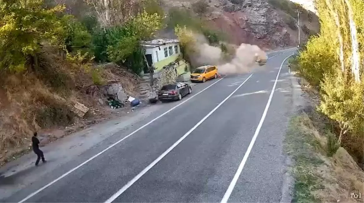 Tunceli\'de Kaya Parçası Facianın Eşiğinden Döndü