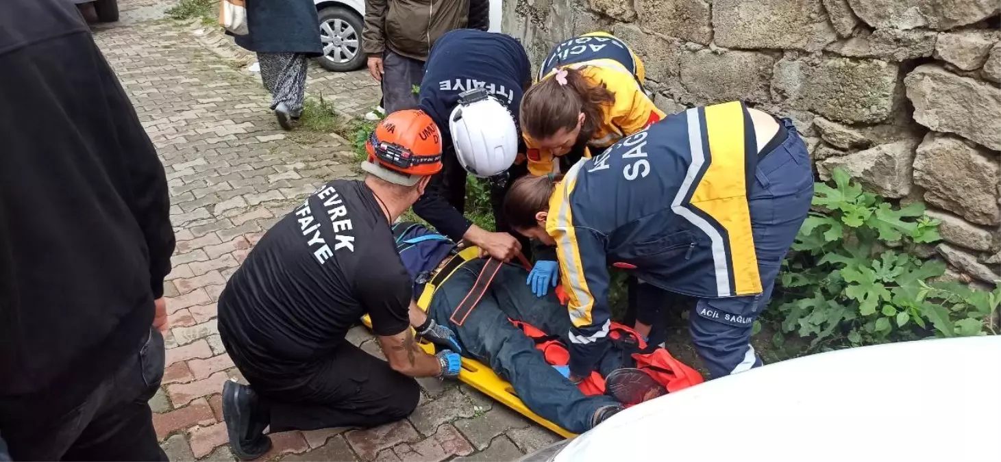 Freni Boşalan Araç Yayayı Sıkıştırdı