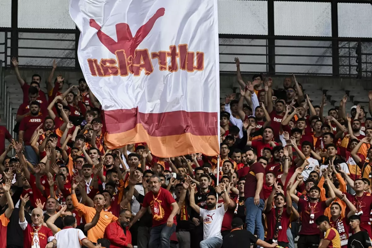 Galatasaray taraftarlarından UEFA\'ya tepki